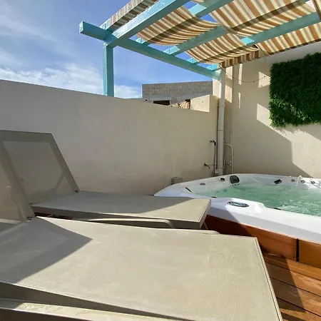 Amazing 4-bedroom Town House With Jacuzzi