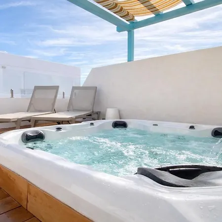 Prázdninový dům Amazing 4-bedroom Town House With Jacuzzi