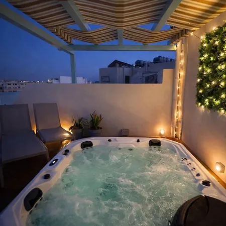 Tatil Evi Amazing 4-bedroom Town House With Jacuzzi Sliema
