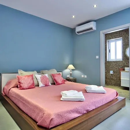 Amazing 4-bedroom Town House With Jacuzzi Tatil Evi Sliema