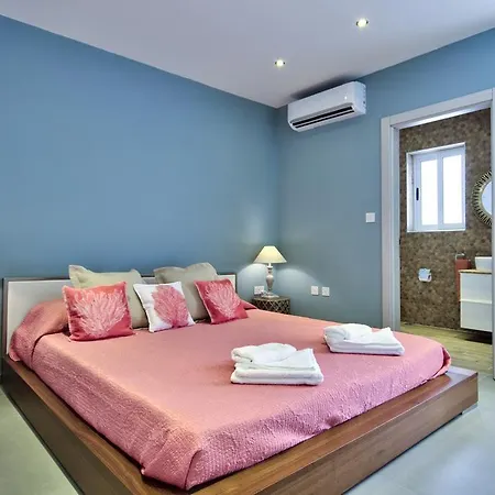 Amazing 4-bedroom Town House With Jacuzzi Feriehus Sliema