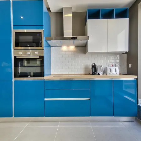 Amazing 4-bedroom Town House With Jacuzzi Hébergement de vacances *