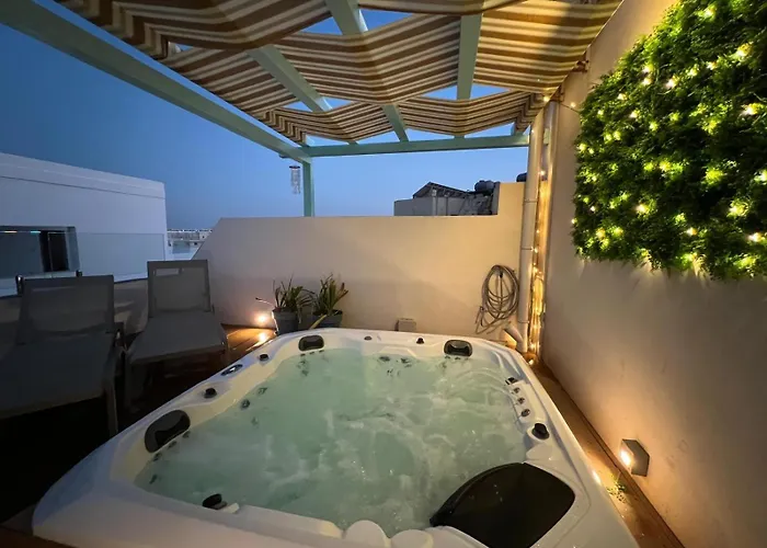 Amazing 4-bedroom Town House With Jacuzzi * Sliema