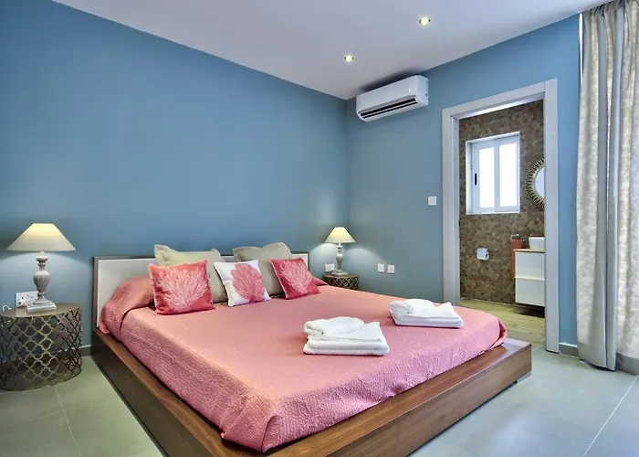 Amazing 4-bedroom Town House With Jacuzzi Tatil Evi Sliema