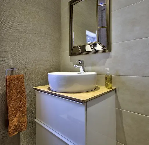 Amazing 4-bedroom Town House With Jacuzzi