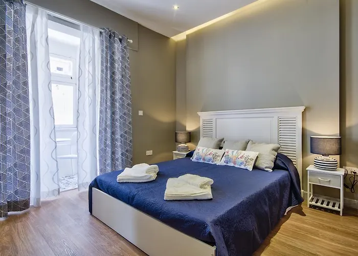 Amazing 4-bedroom Town House With Jacuzzi Tatil Evi Sliema