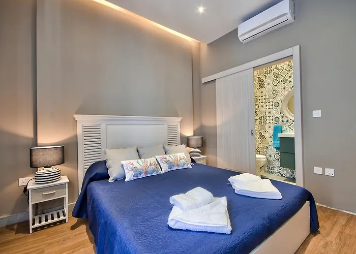 Amazing 4-bedroom Town House With Jacuzzi Sliema