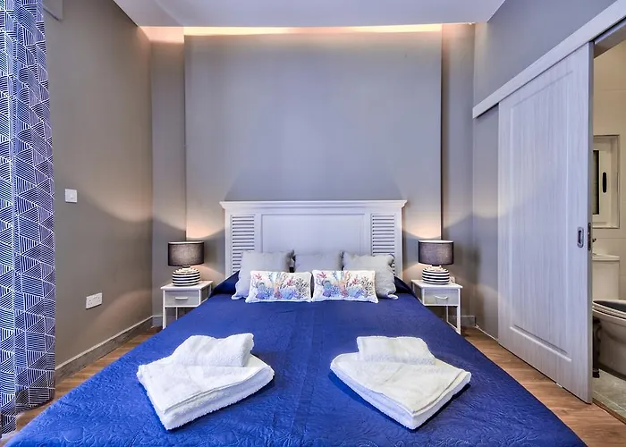 Amazing 4-bedroom Town House With Jacuzzi * Sliema