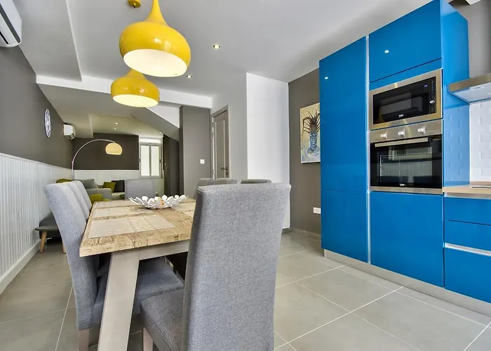 Amazing 4-bedroom Town House With Jacuzzi Tatil Evi *