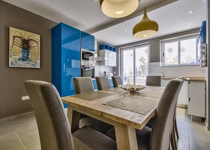 Amazing 4-bedroom Town House With Jacuzzi Sliema