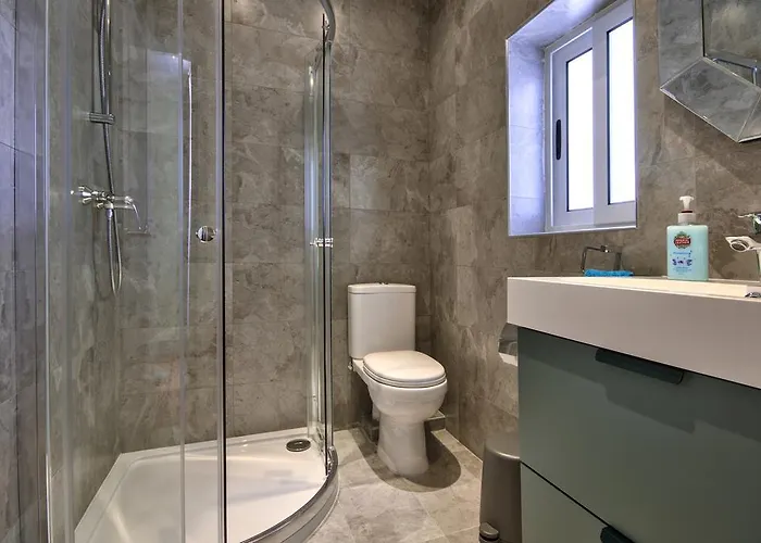 Dom wakacyjny Amazing 4-bedroom Town House With Jacuzzi Sliema