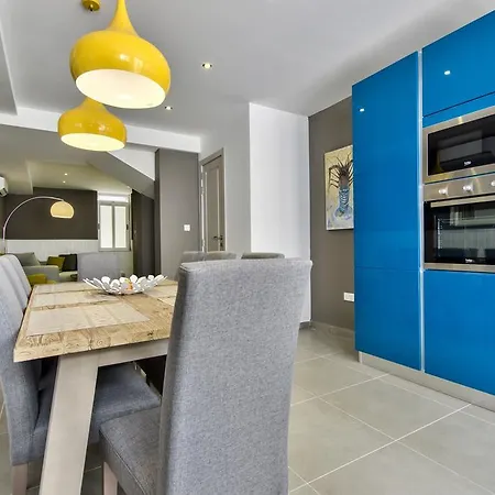 Amazing 4-bedroom Town House With Jacuzzi Σπίτι διακοπών *